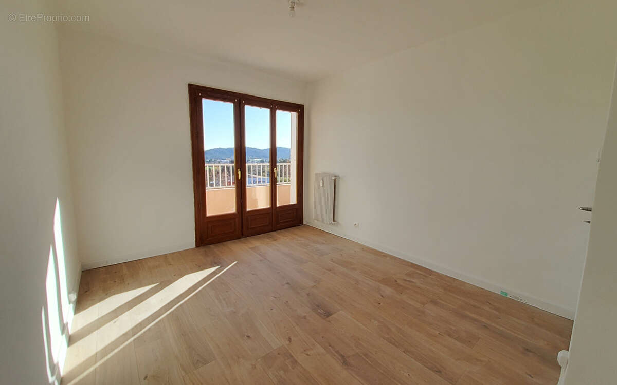 Appartement à CUERS