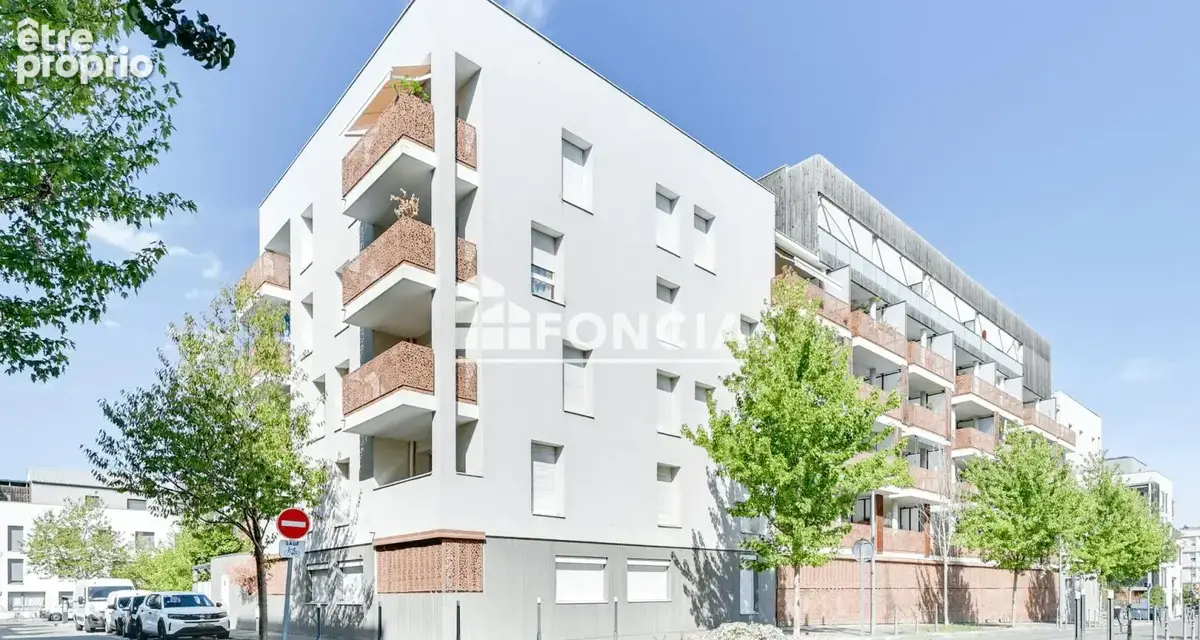 Villeurbanne (Villette-Paul Bert) – Appartement T3 de 67 m² avec balcon et garage boxé, proche tramway et gare de la Part-Dieu - photo 9
