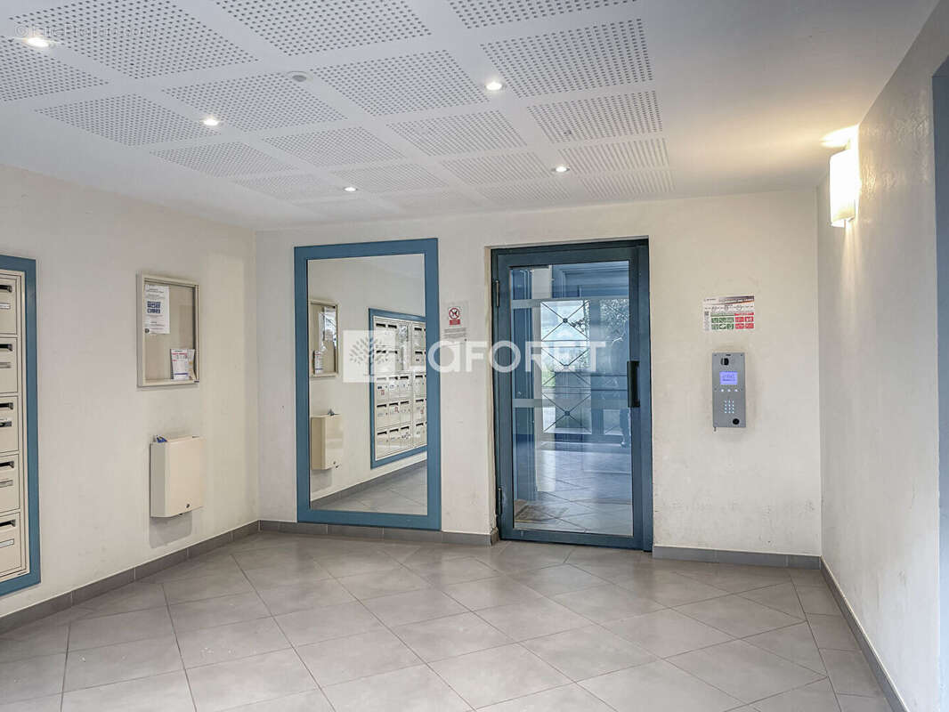 EXCLUSIVITÉ - T3 60m² avec ascenseur et  parking privé - Proche Mandres les Roses - photo 15