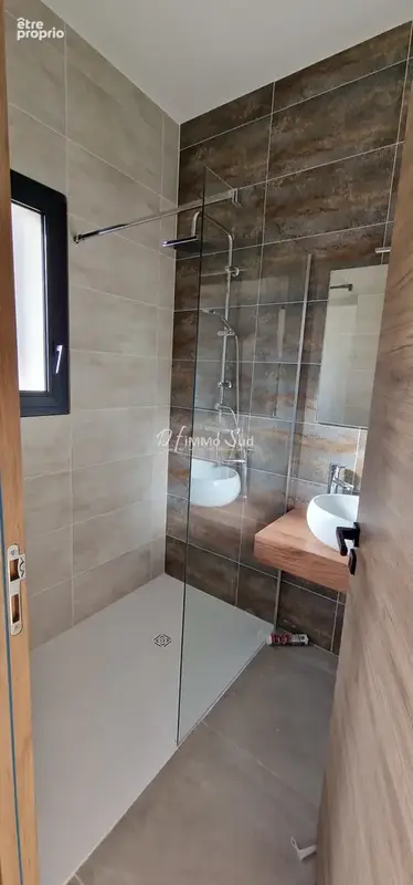 Maison récente Re 2020 de plain pied avec piscine - photo 13