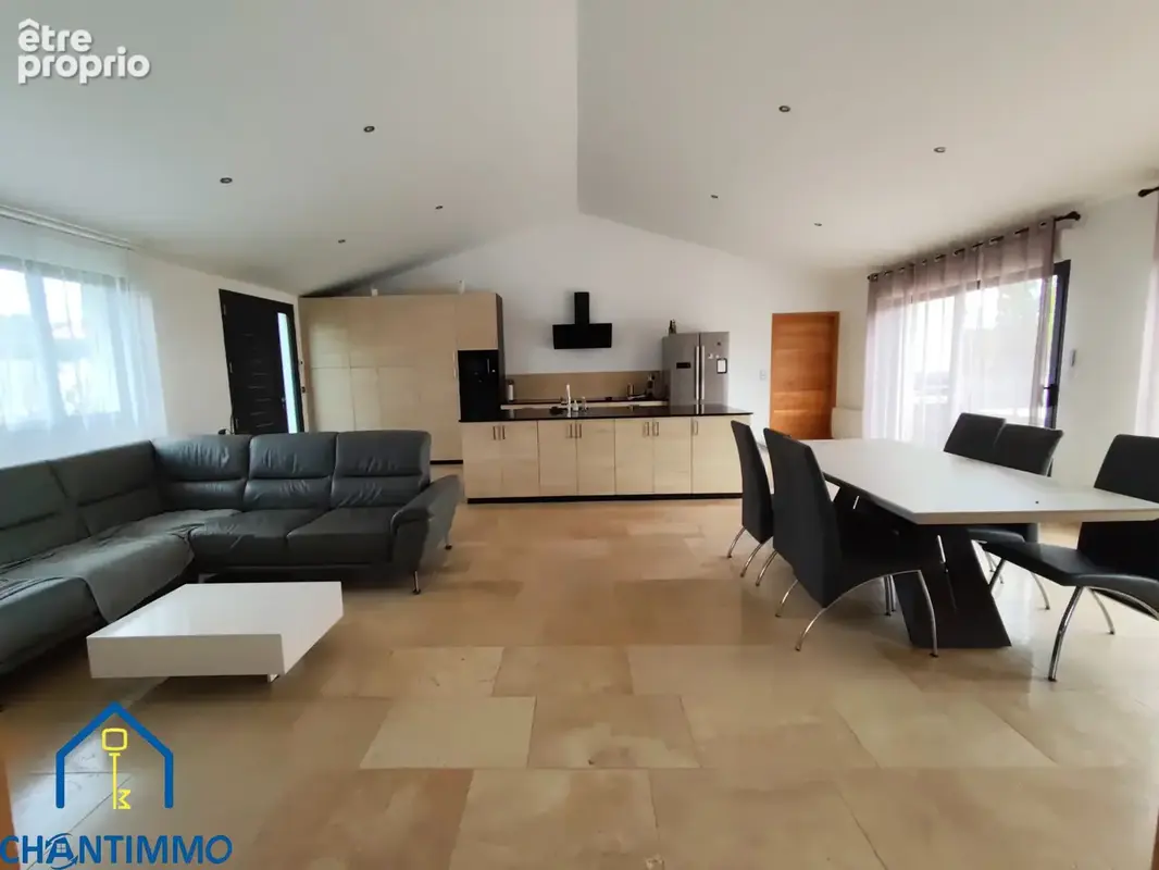 Pavillon de plain-pied spacieux et moderne sur un terrain de 5200 m2 - photo 8