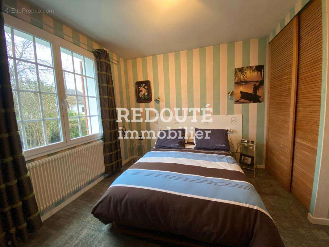 Maison à LE CHATELET-SUR-RETOURNE