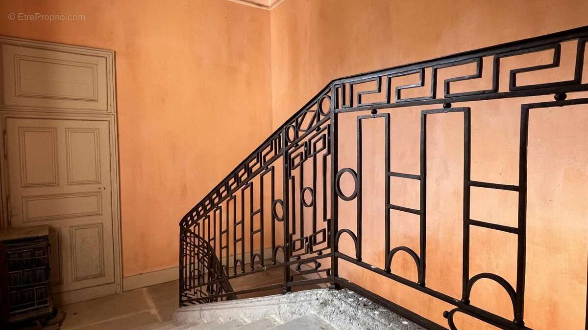 Hôtel particulier du 18ème siècle ouvrant sur cour fermée - photo 10
