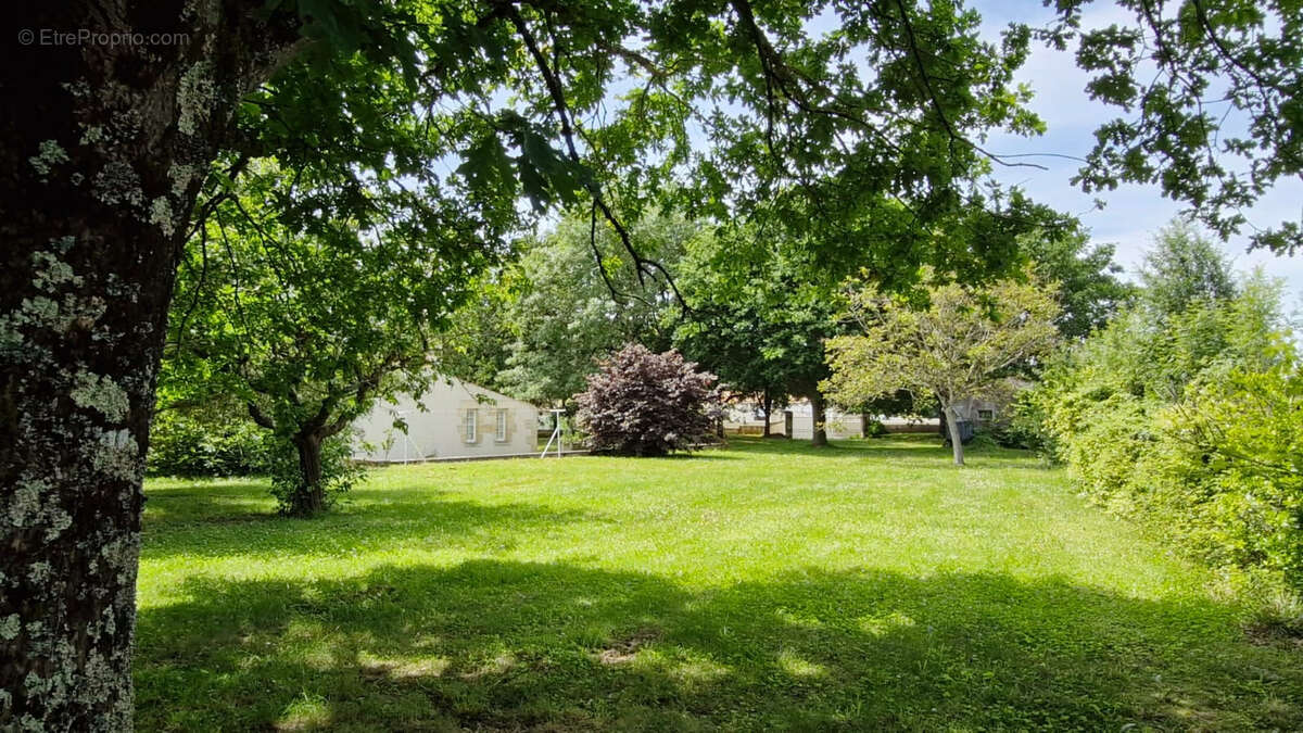 Maison à CHENAC-SAINT-SEURIN-D&#039;UZET