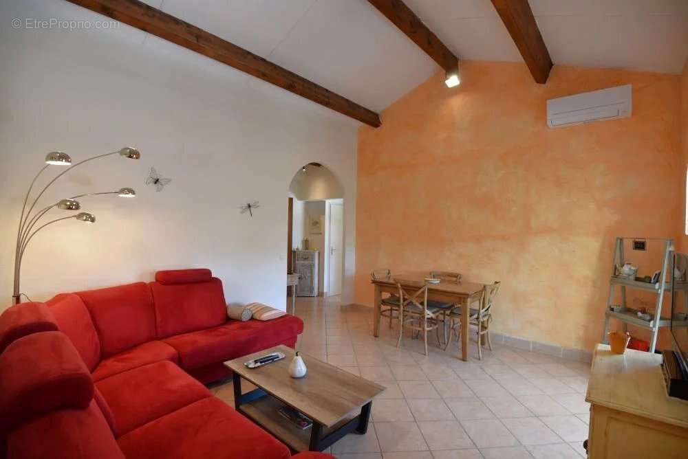 Maison à TOURRETTES