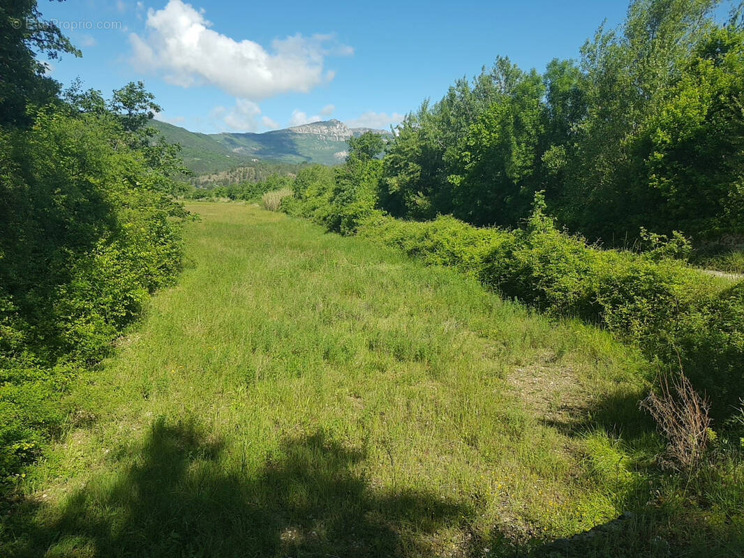 Terrain à LES PILLES
