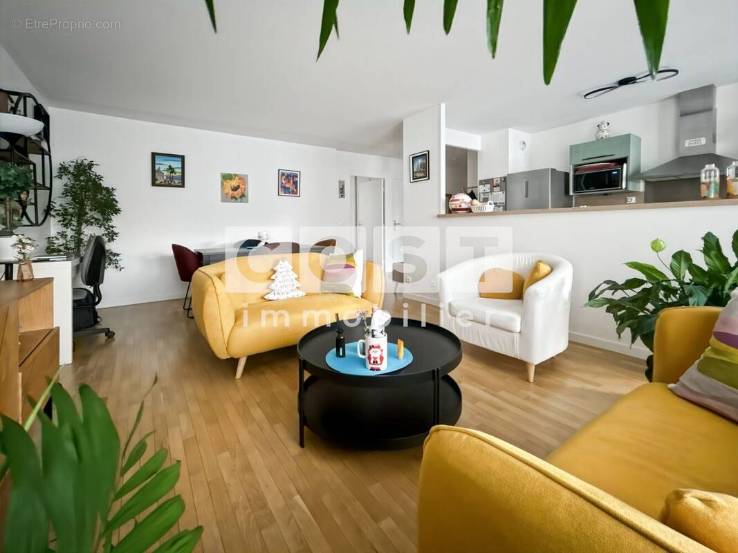 Appartement à COURBEVOIE