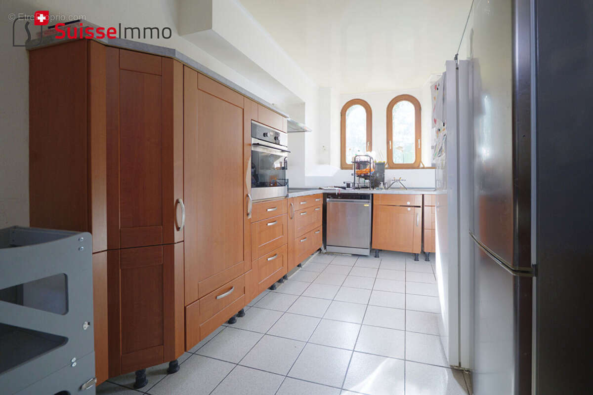 Murs  + appartement T5 (+ possibilité fonds restaurant + Licence 4) - photo 11