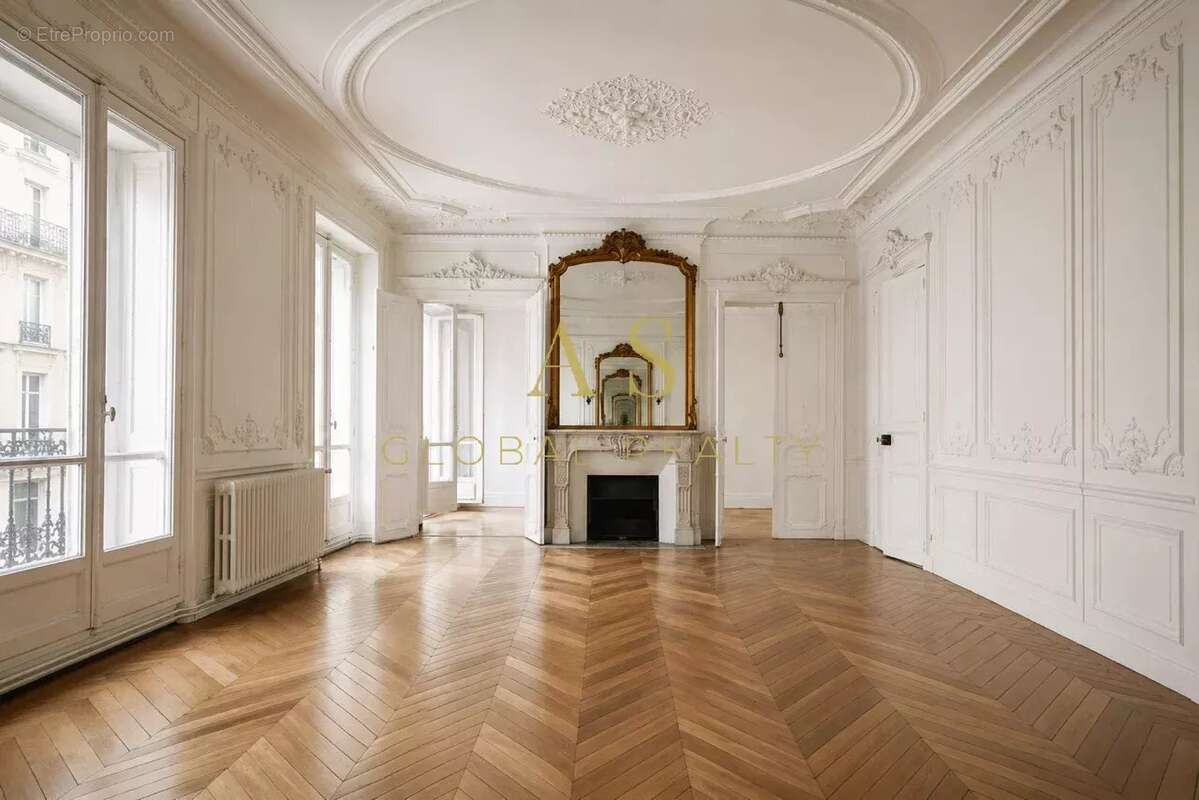 Appartement à PARIS-8E
