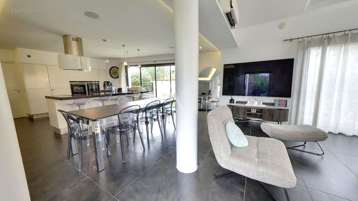 Maison à BRY-SUR-MARNE