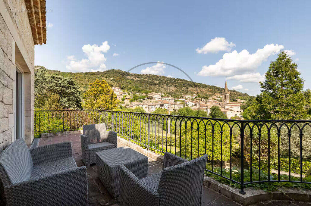 Maison à SAINT-SAUVEUR-DE-CRUZIERES