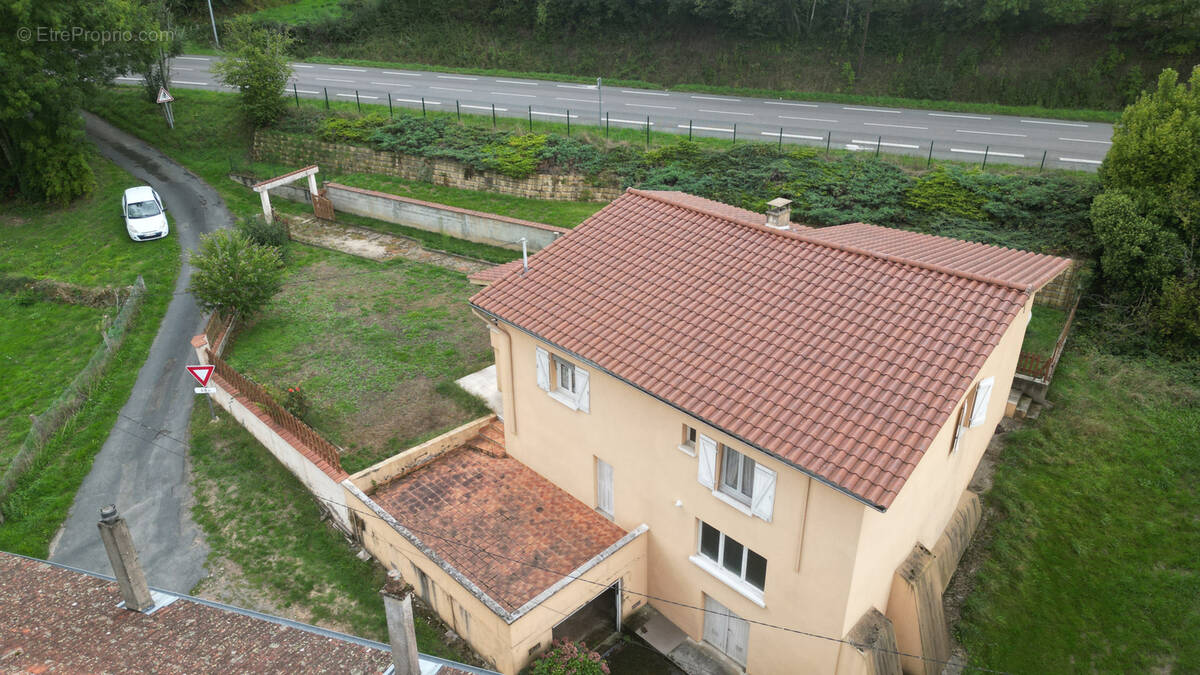 Maison à LAMURE-SUR-AZERGUES