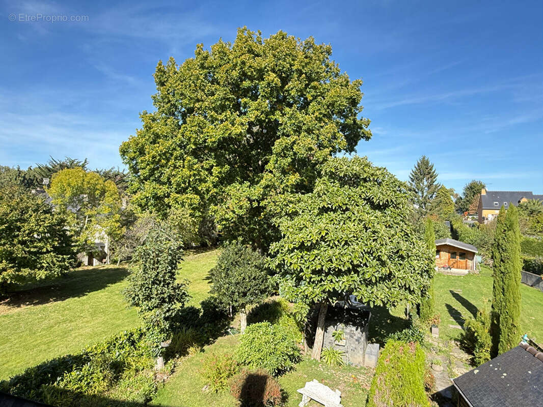Maison à LANGROLAY-SUR-RANCE