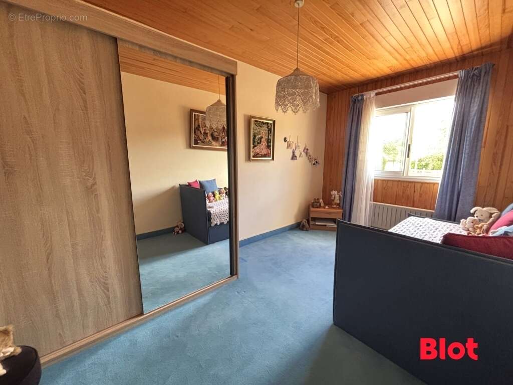 Maison 80 m² à Orgeres  - photo 7