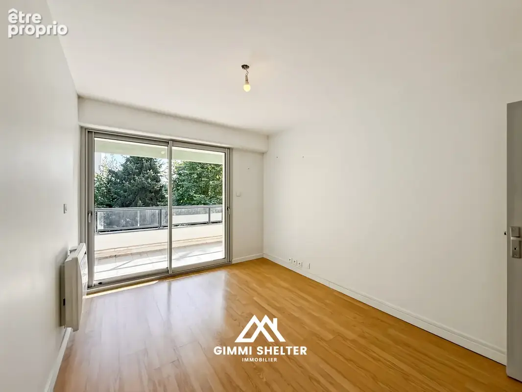 Appartement T3 de 84 m2 avec terrasse plein sud, cave et 2 places de parkings   Clermont-Ferrand - photo 8