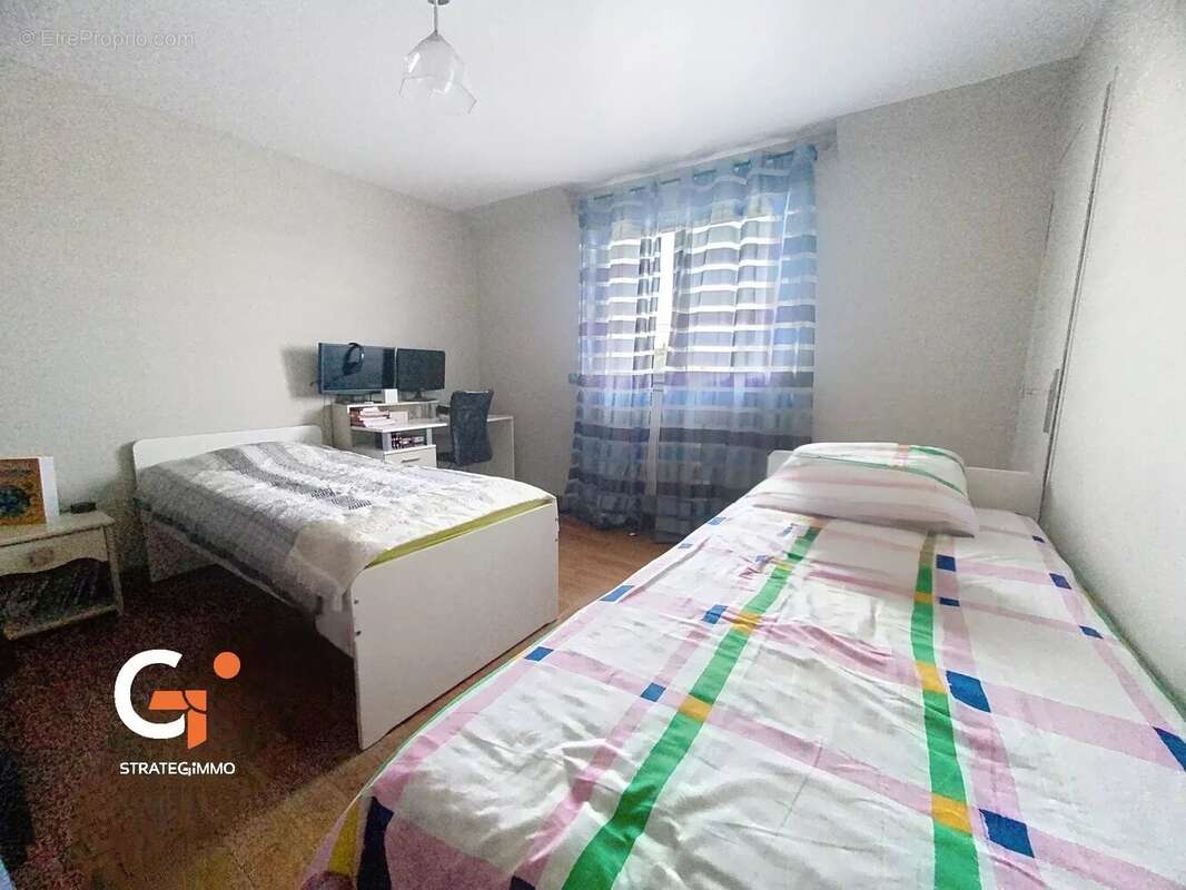 Maison à SAINT-ETIENNE-DU-ROUVRAY