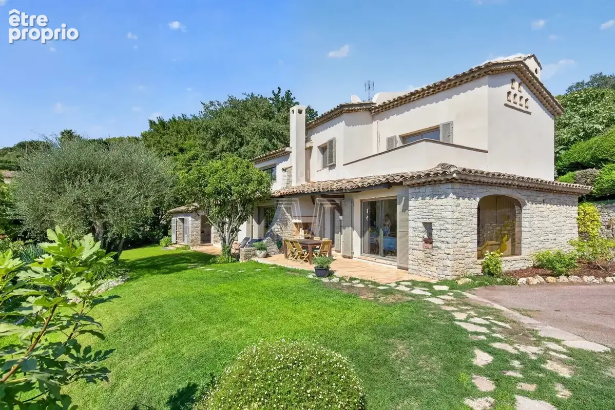 Mougins – Élégante propriété rénovée avec piscine au cœur d’un jardin paysager - photo 4