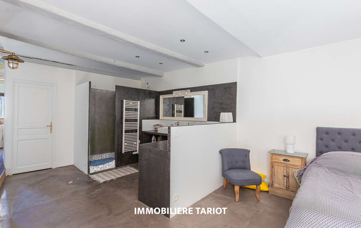 Appartement à MARSEILLE-1E