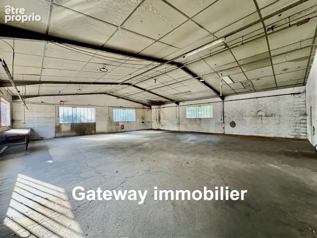 A vendre ensemble immobilier entrepôts/bureau 3346m2 à 03300 cusset - photo 12