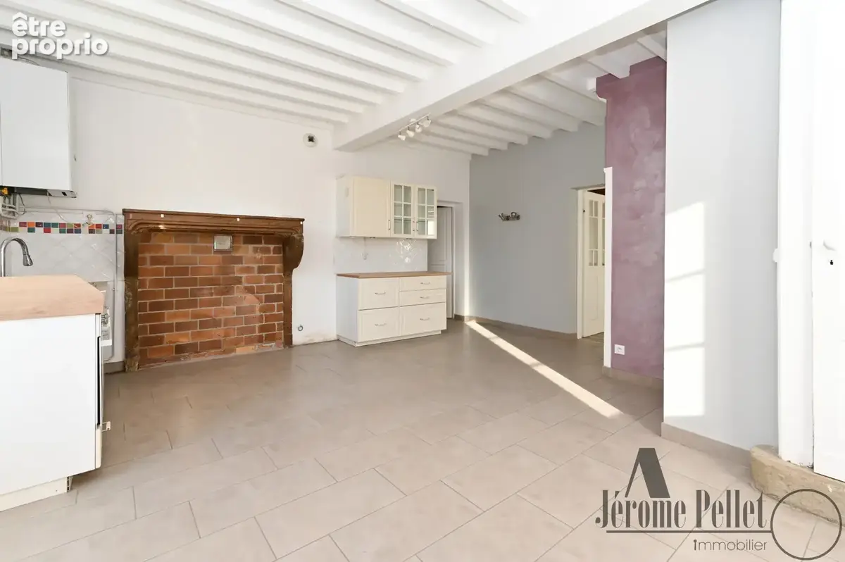 Maison ancienne avec cachet et beaux volumes - Centre de Ternay - photo 4