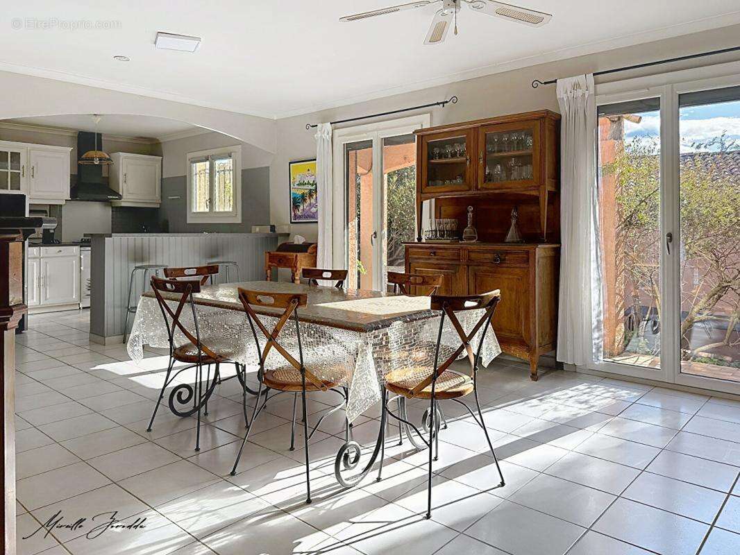 Maison à JONQUIERES-SAINT-VINCENT