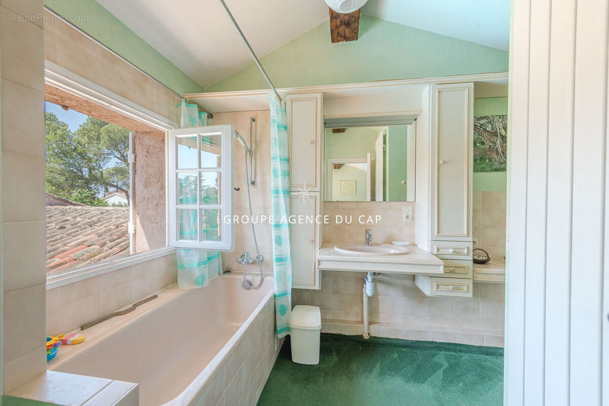 Villa familiale avec piscine à quelques pas de la mer et du centre de boulouris - photo 9