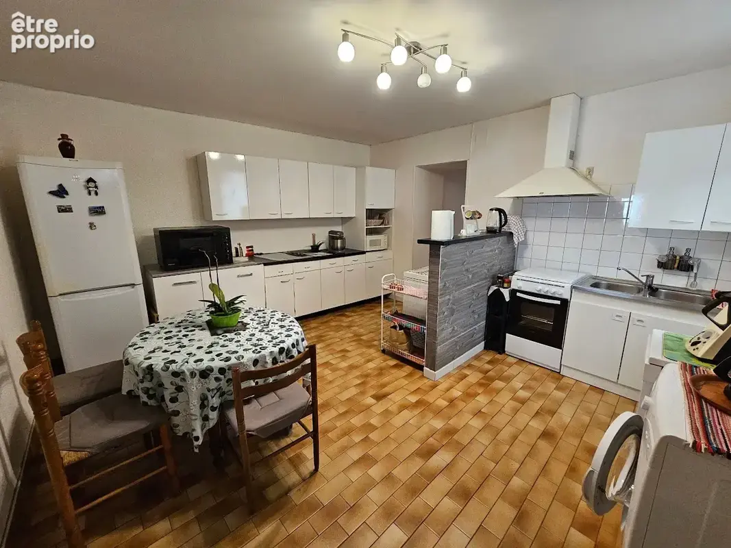 STE FOY DE PEYROLIERES IMMEUBLE de 2 logements loués. SH totale : 142 m2. Au centre avec tous commerces. - photo 2