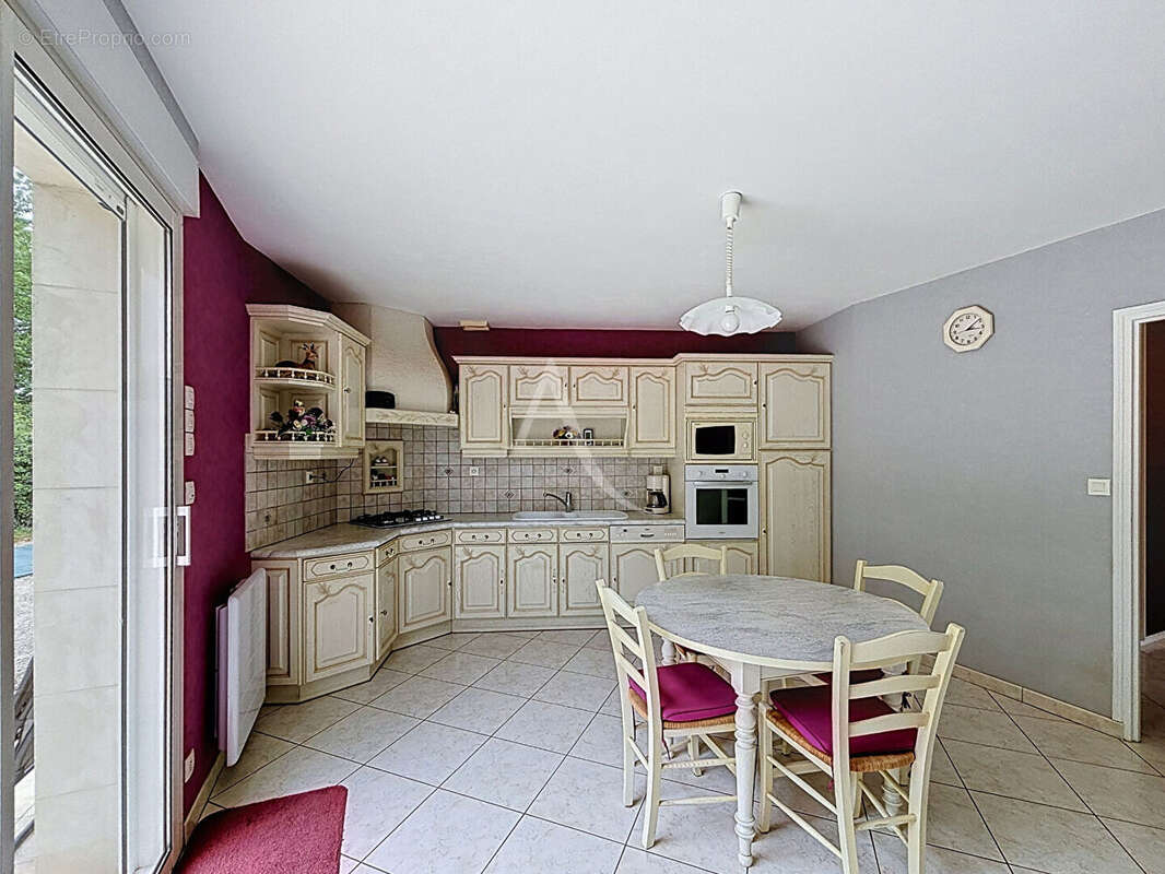 Maison à QUELAINES-SAINT-GAULT