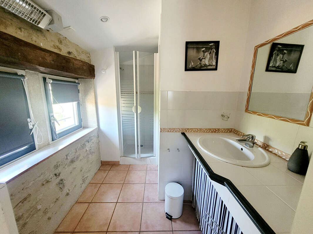 Propriété de charme en pierre avec gîte indépendant, piscine et vue exceptionnelle sur les 3 Becs - photo 10