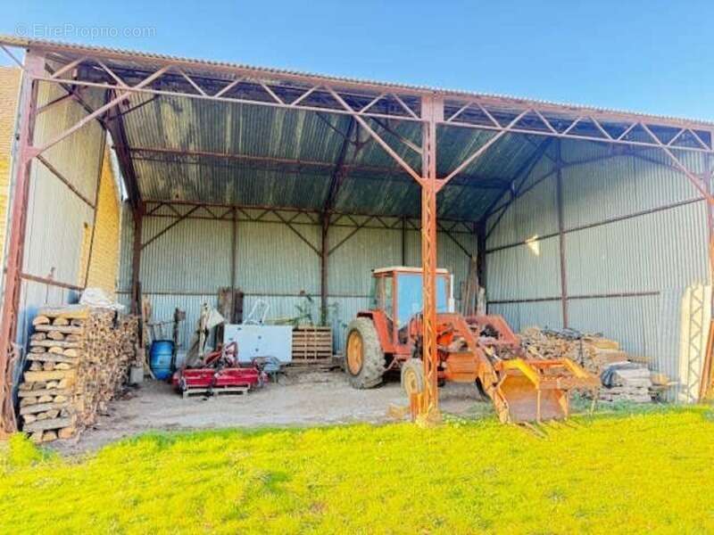 Parking à SAINT-SAUVEUR