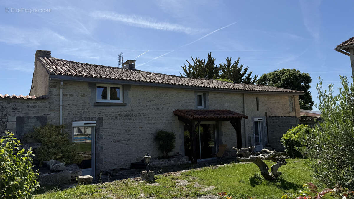 Maison à VILLEFAGNAN