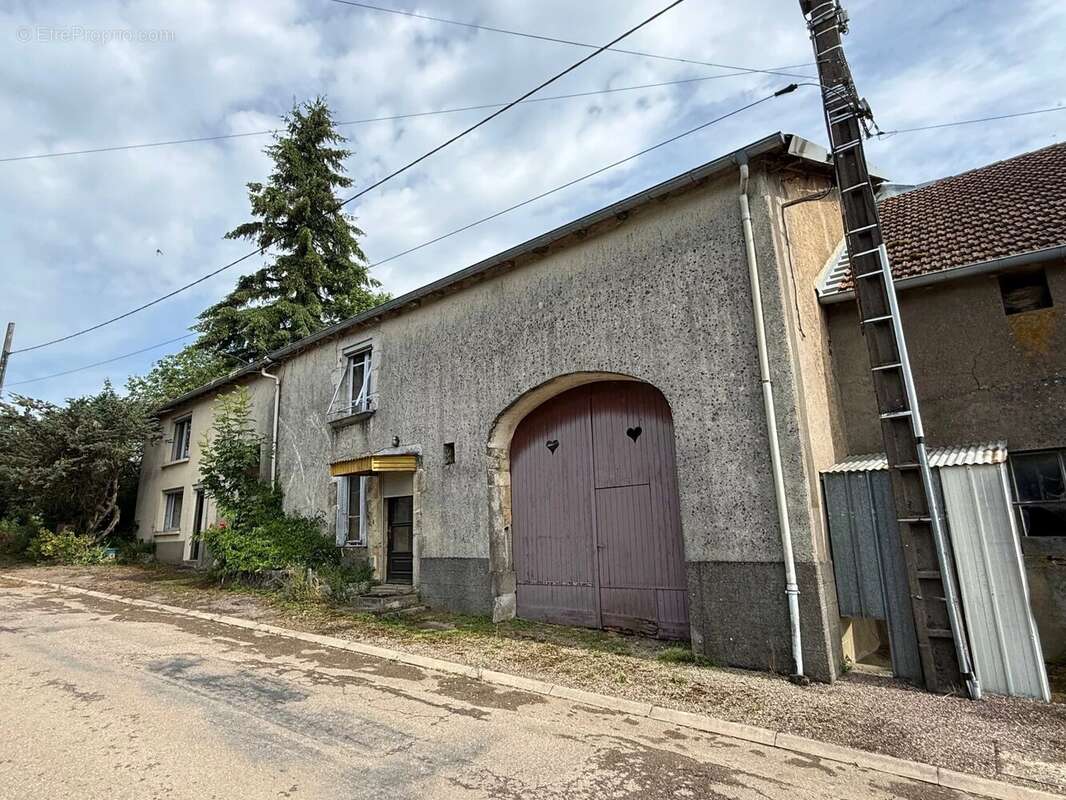 Grande ferme villageoise double indépendante à rénover – deux maisons, nombreuses dépendances, presque 1 hectare - photo 40