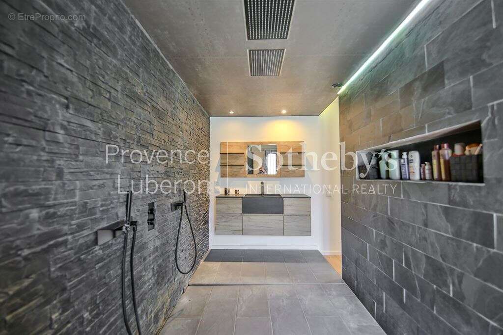 Maison à L'ISLE-SUR-LA-SORGUE