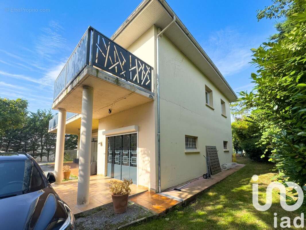 Maison 262 m² à Artigues-Pres-Bordeaux  - photo 3