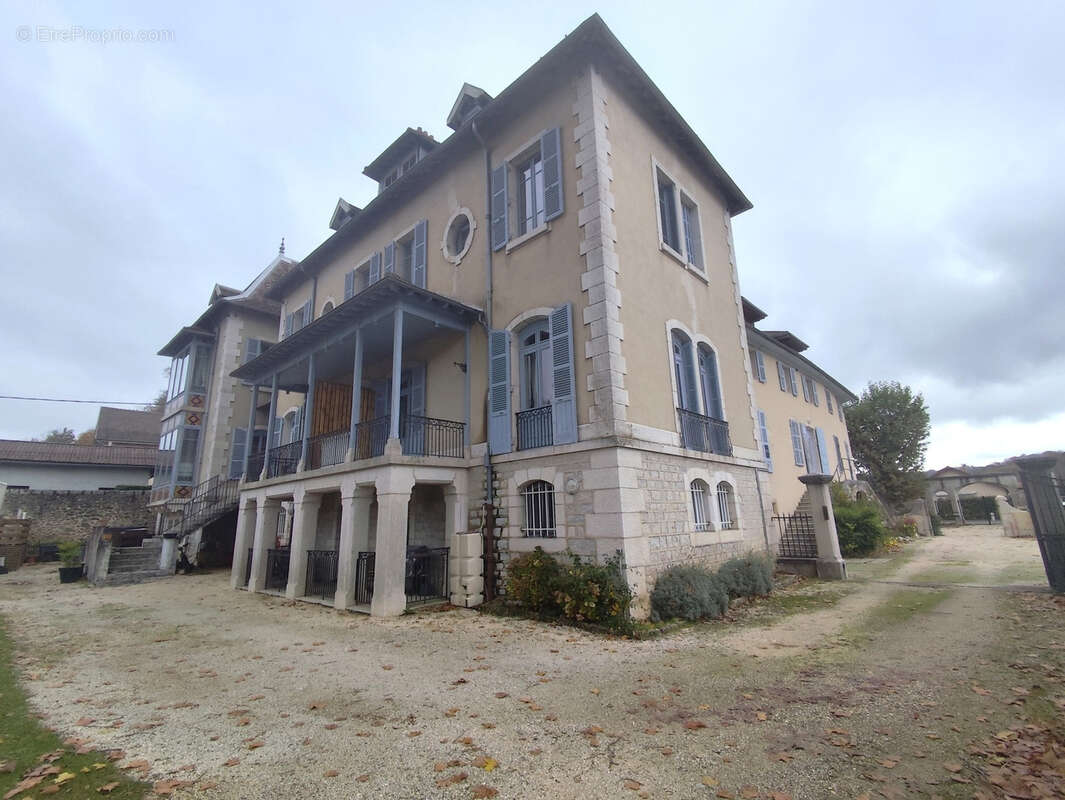 Appartement à CHAZEY-BONS