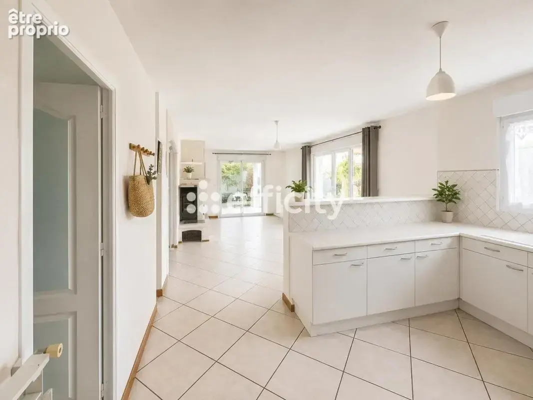 Maison 5 pièces 73 m² à vendre à Semussac (17120) - photo 2