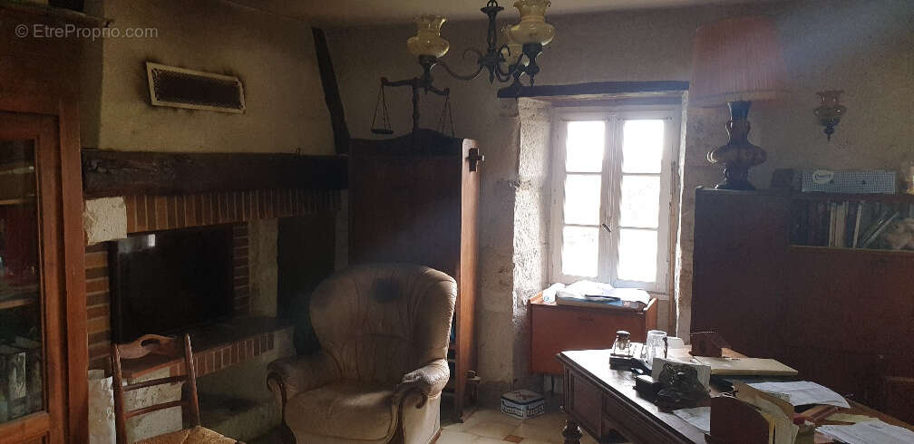 Maison à MONTAIGU-DE-QUERCY