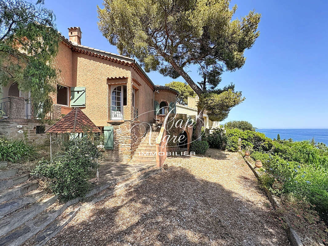 Charmante villa d'epoque avec vue mer panoramique - photo 15