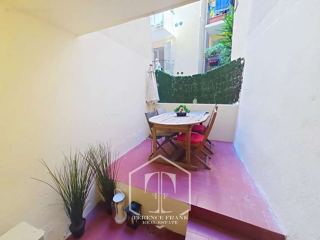 VIEUX-NICE – Au cœur du quartier historique, magnifique 3 pièces avec terrasse – Vendu meublé - photo 5