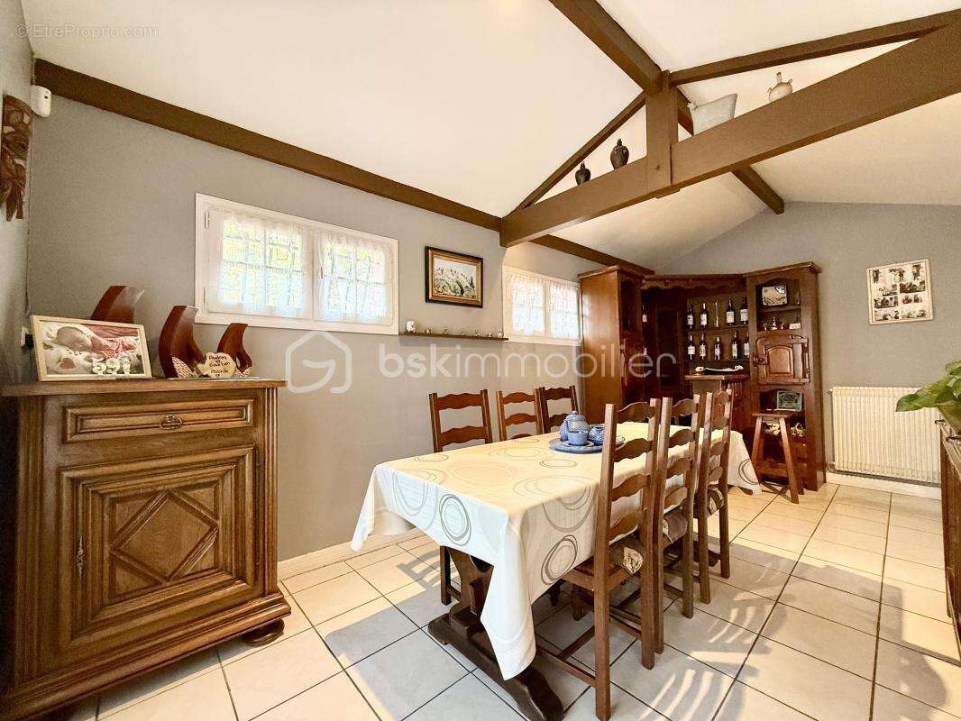 Maison à COUTRAS