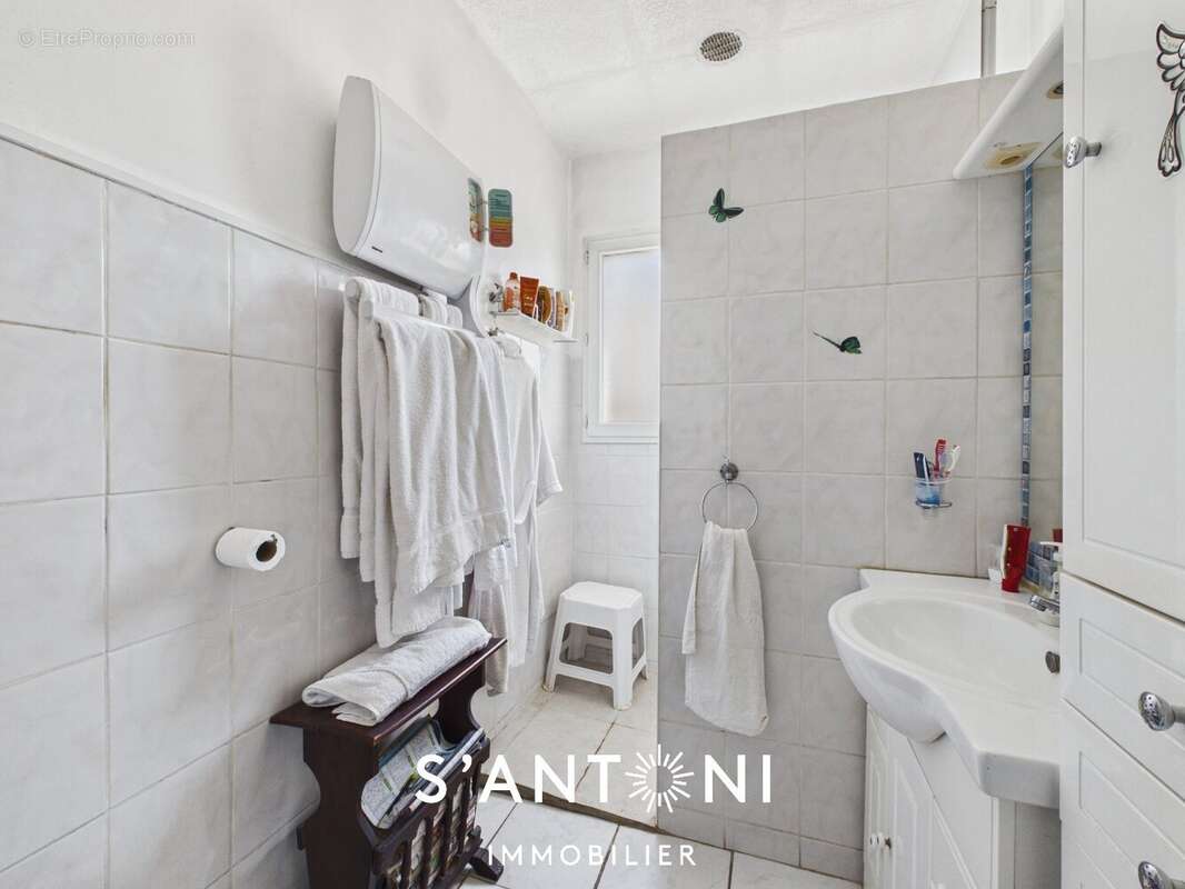 BEZIERS - Maison familiale 186 m² avec piscine et grand terrain de 860 m² - photo 13