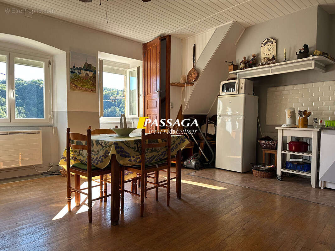 Maison à SAINT-SATURNIN-DE-LENNE