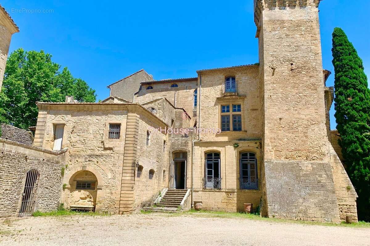 Autre à VERS-PONT-DU-GARD