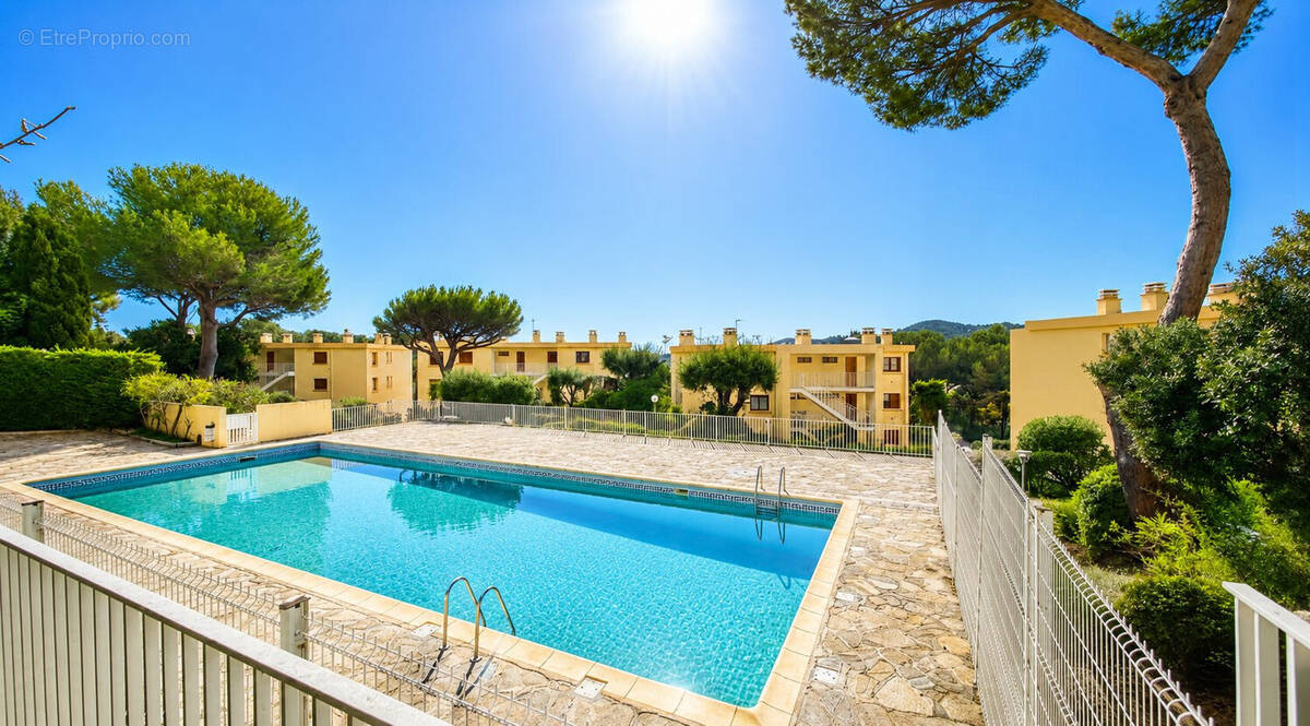 Appartement à BORMES-LES-MIMOSAS