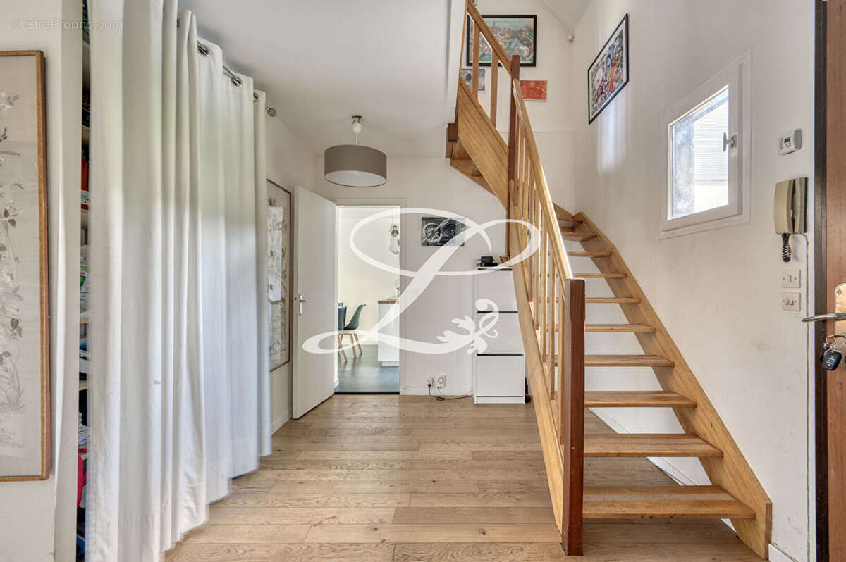 Maison à LE MESNIL-LE-ROI