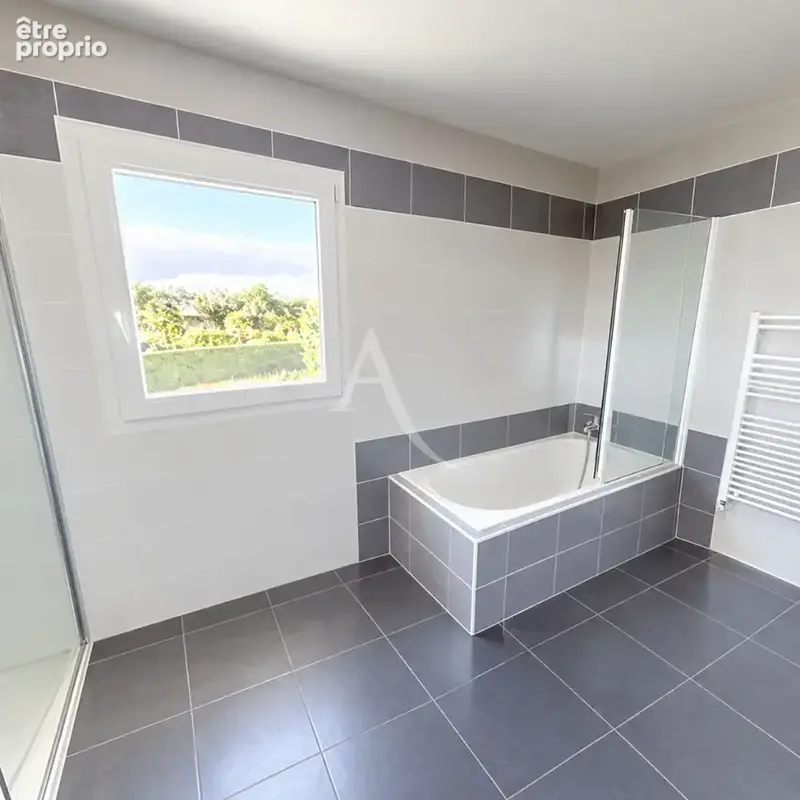 Montamisé - Maison familiale avec piscine, jardin et prestations complètes - photo 5
