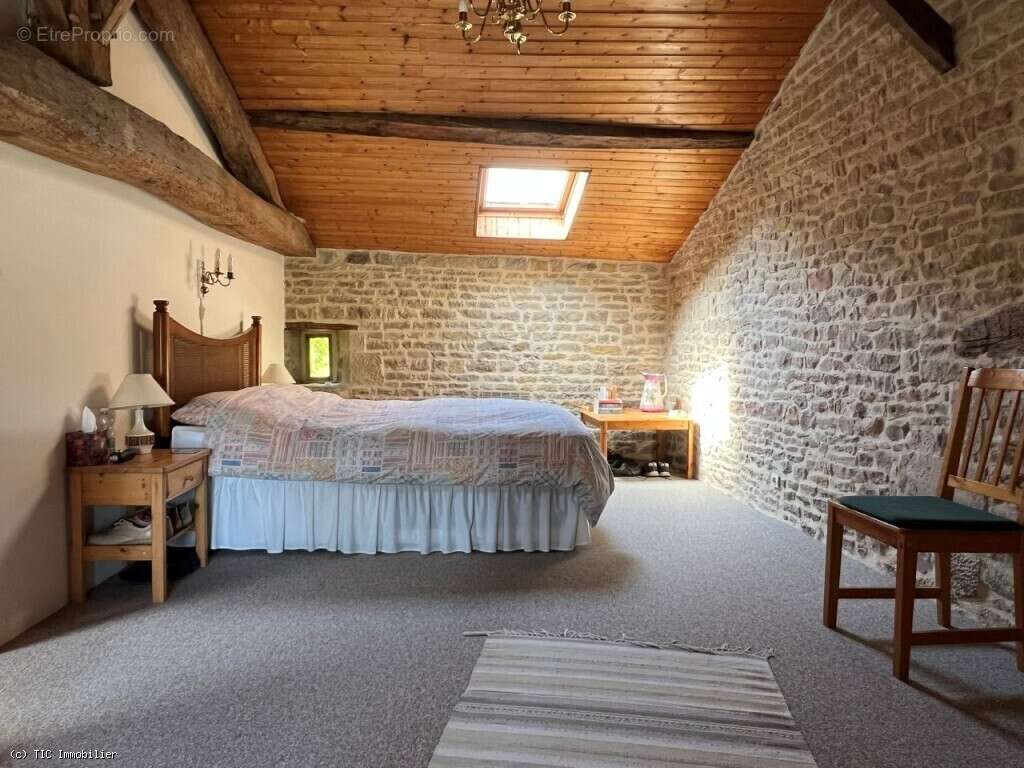 Charmante Maison en Pierre dans un Village Tranquille – Idéale comme Résidence Secondaire - photo 13