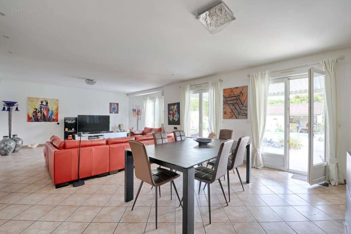 Maison à SAINT-MAUR-DES-FOSSES