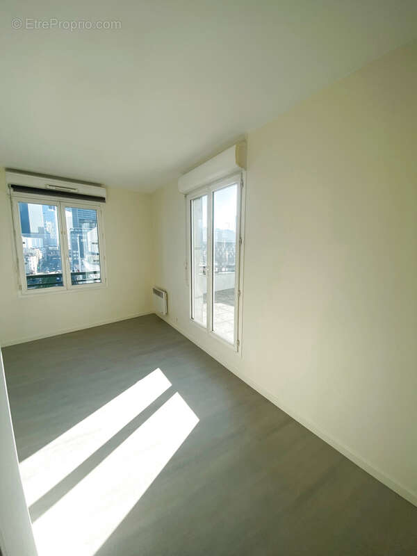 Appartement à COURBEVOIE