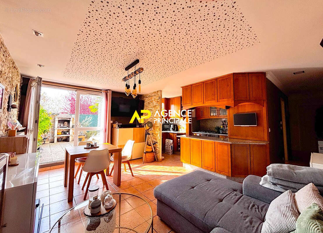 Appartement à SARTROUVILLE